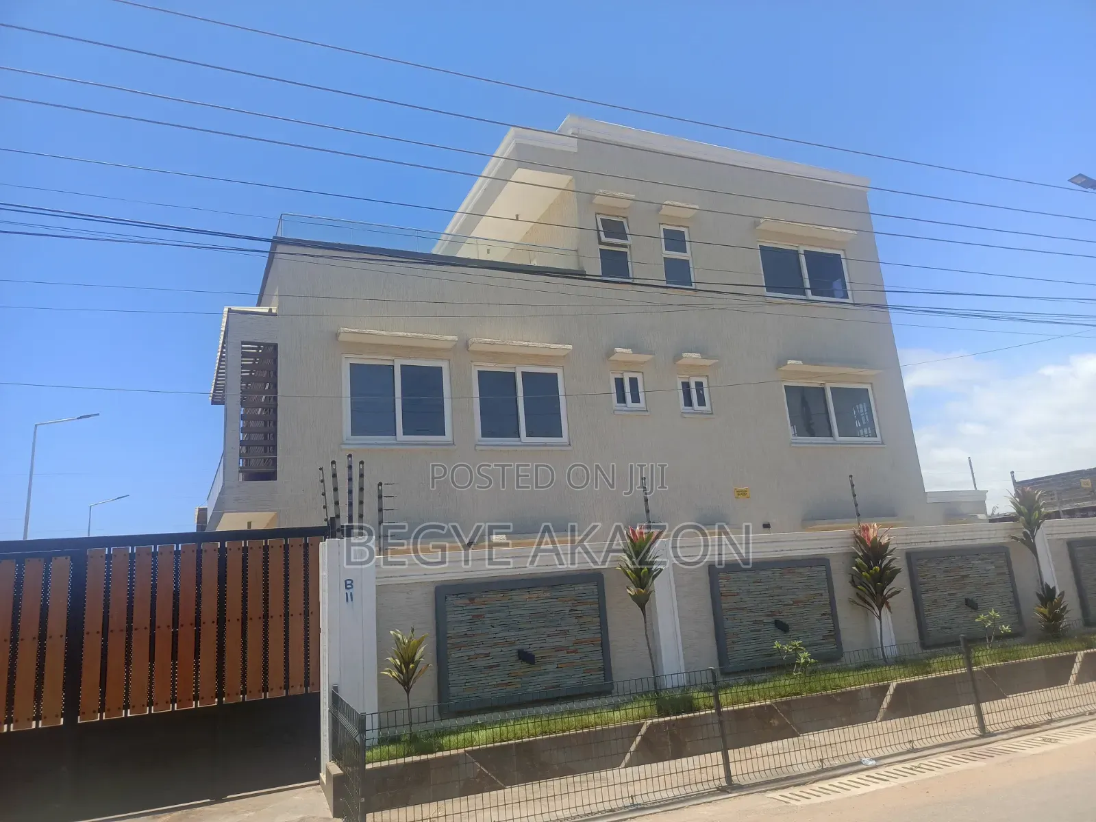 4bdrm Townhouse/Terrace in Tseaddo Trade Fair for sale