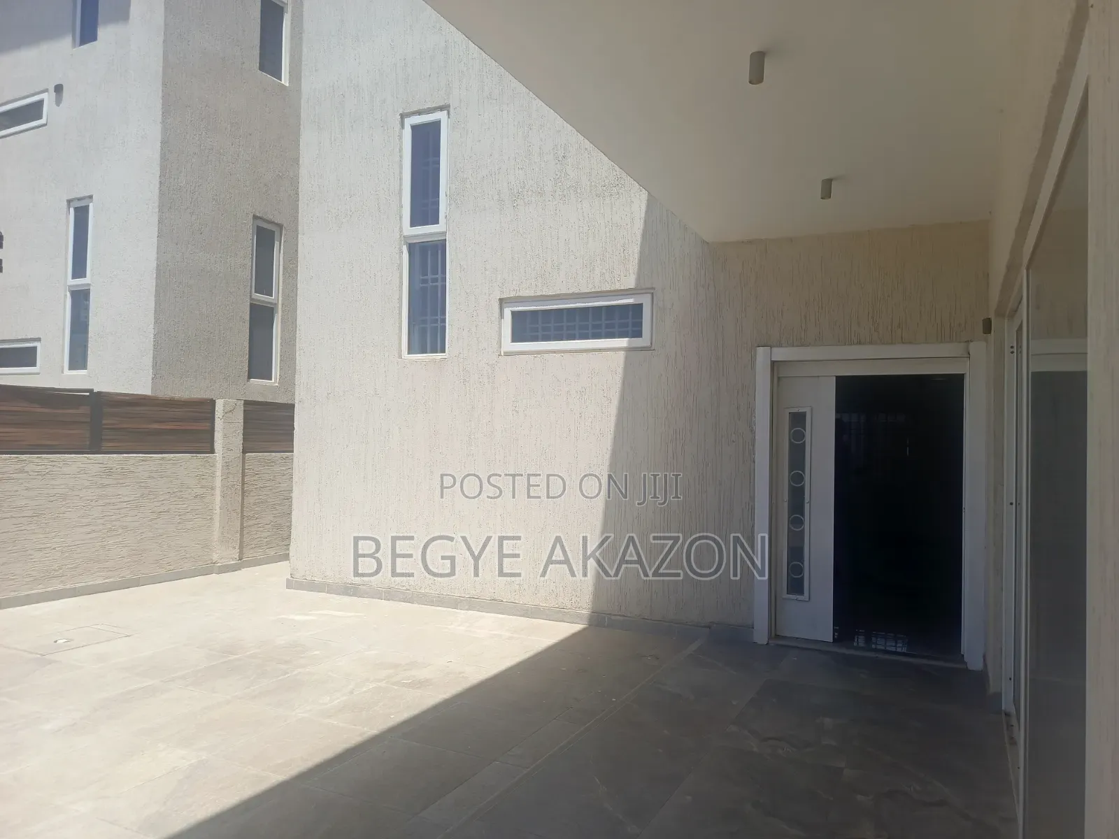 4bdrm Townhouse/Terrace in Tseaddo Trade Fair for sale