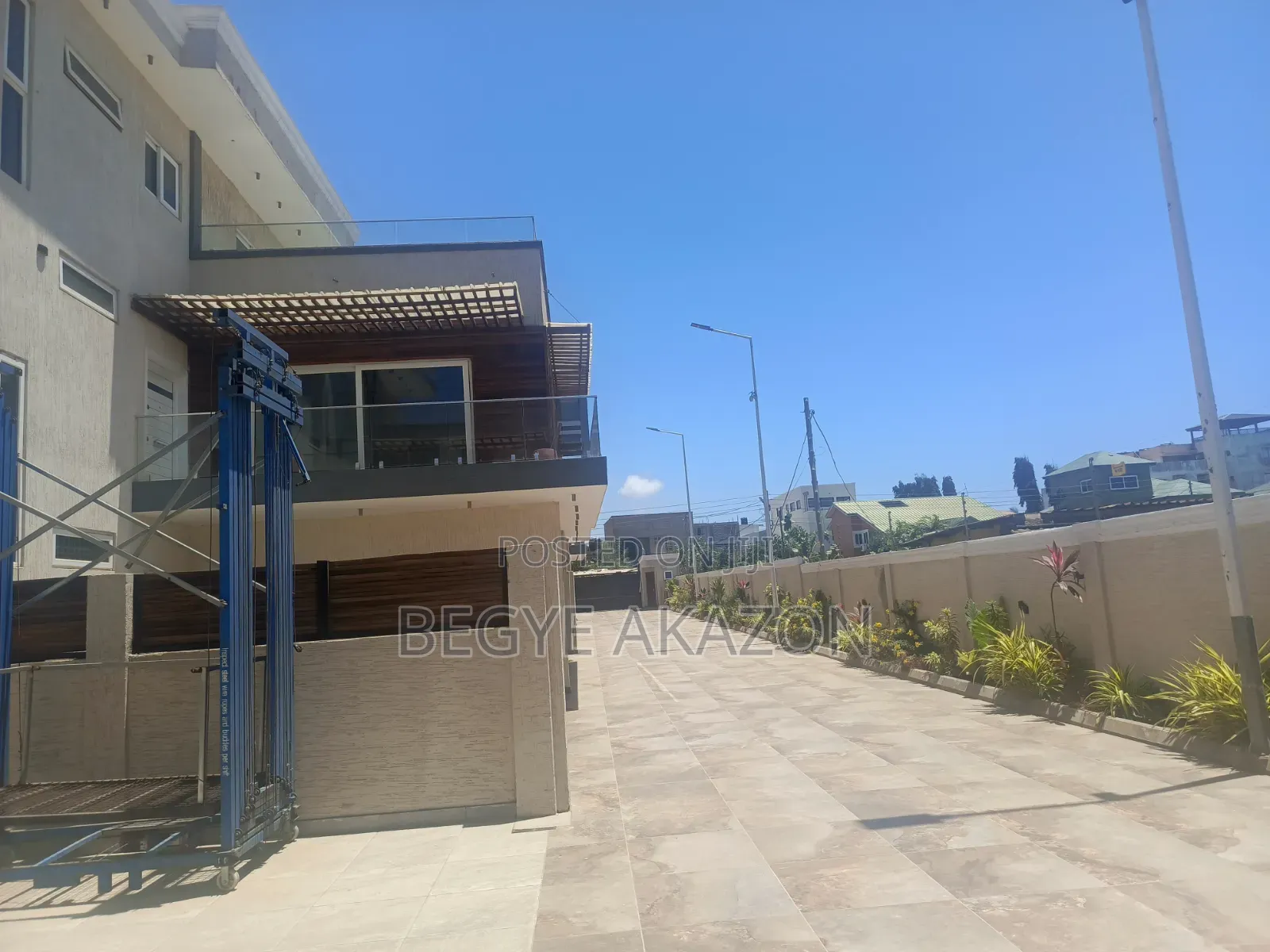 4bdrm Townhouse/Terrace in Tseaddo Trade Fair for sale