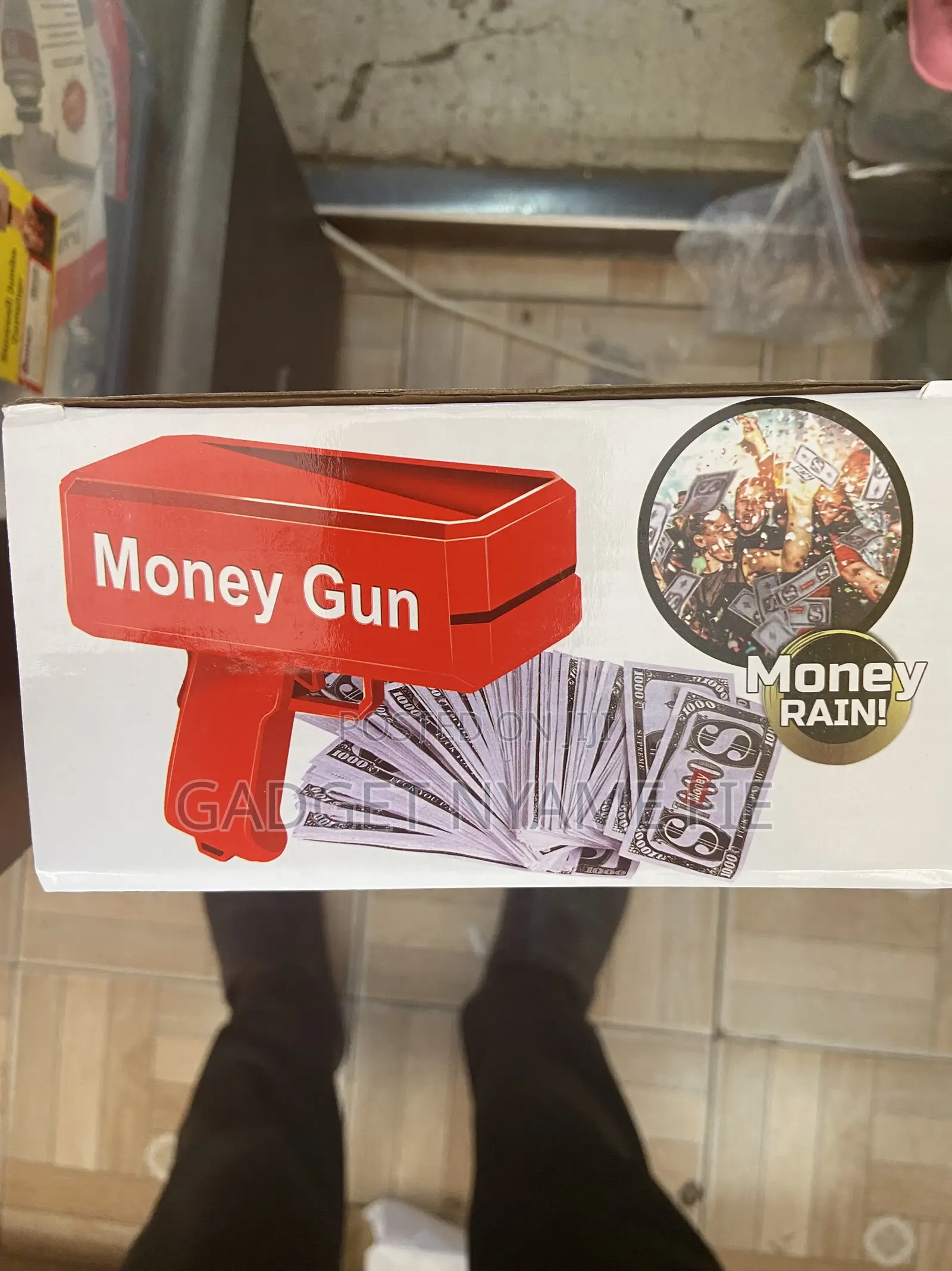 Supreme Money Spray Gun With Fake Dollars
