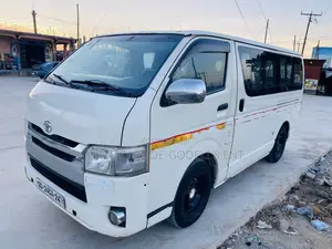 Toyota HiAce 2013 White