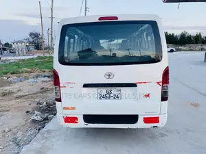 Toyota HiAce 2013 White