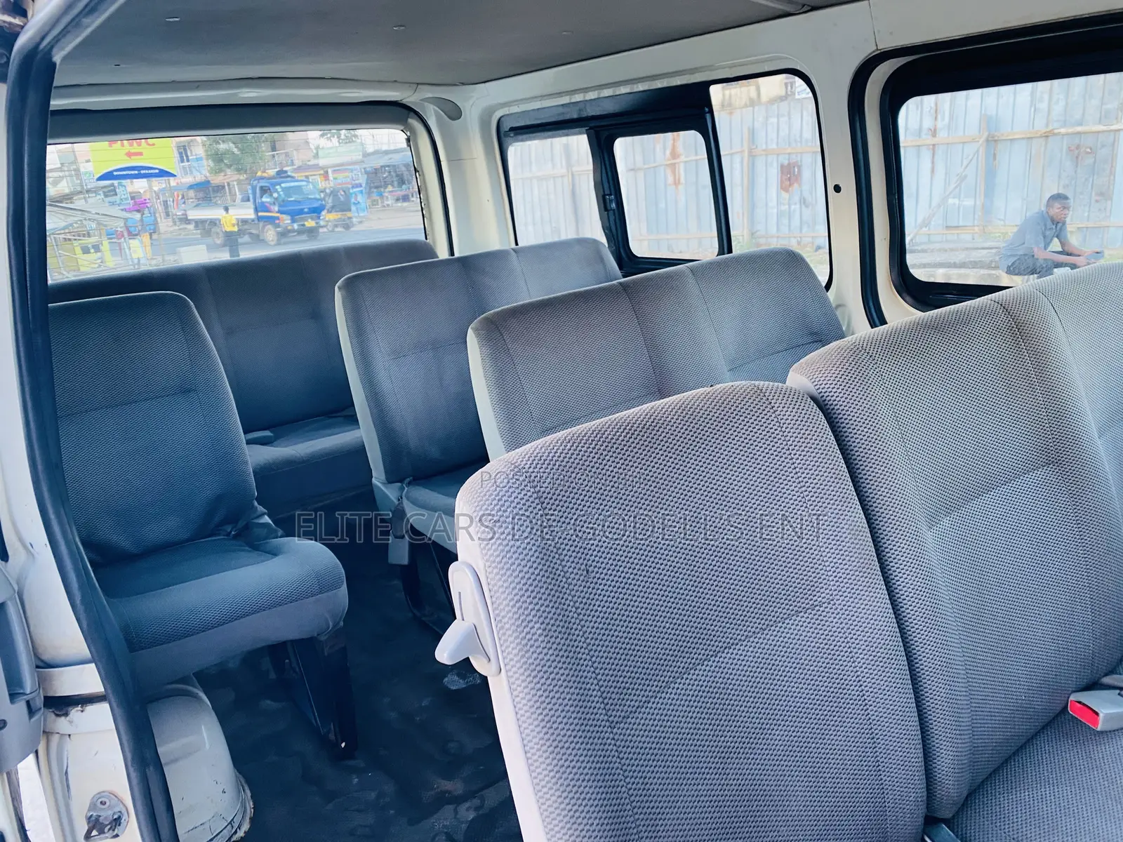 Toyota HiAce 2013 White