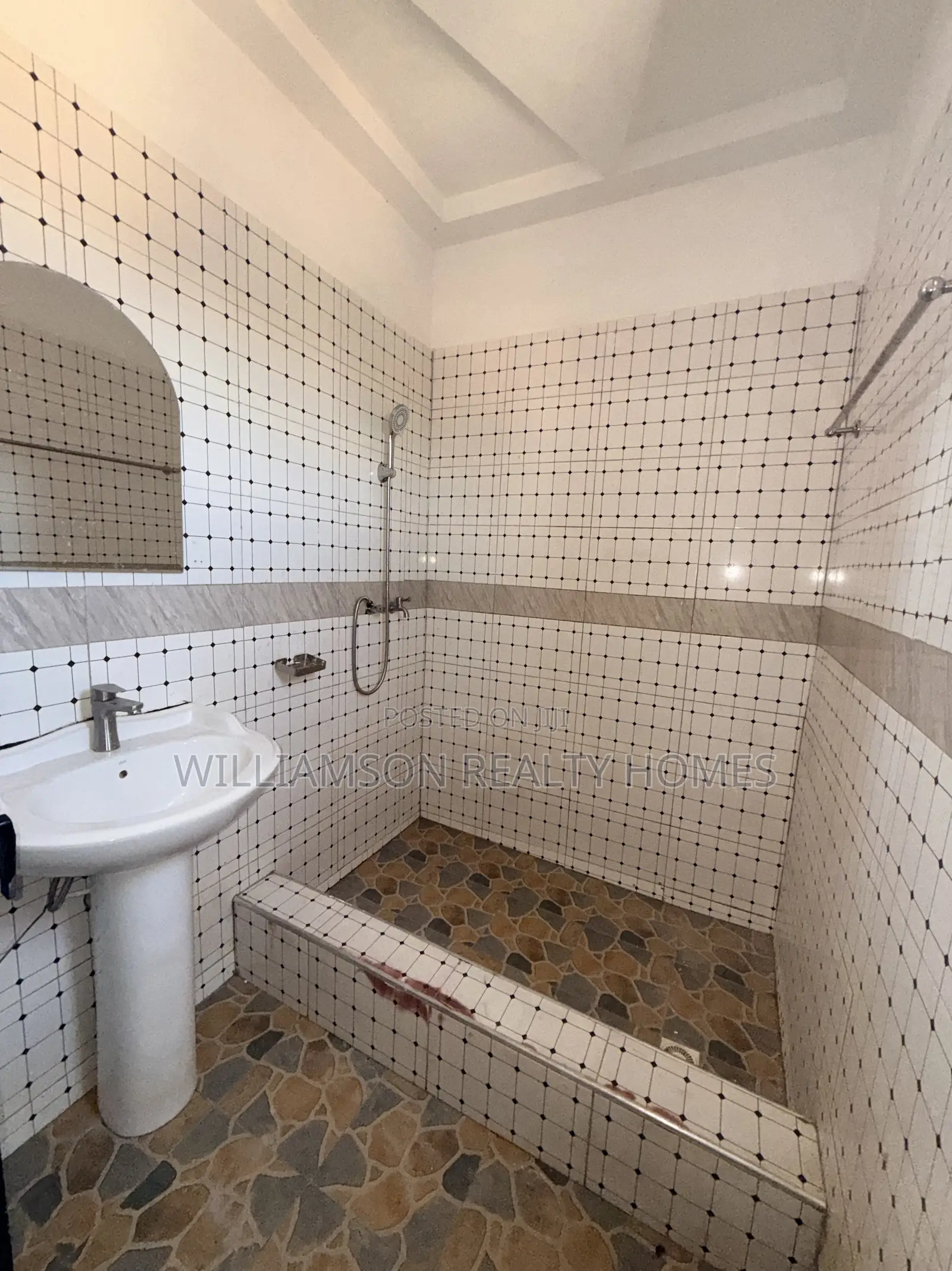 2bdrm Apartment in Sarkumonor Estate, Spintex for rent