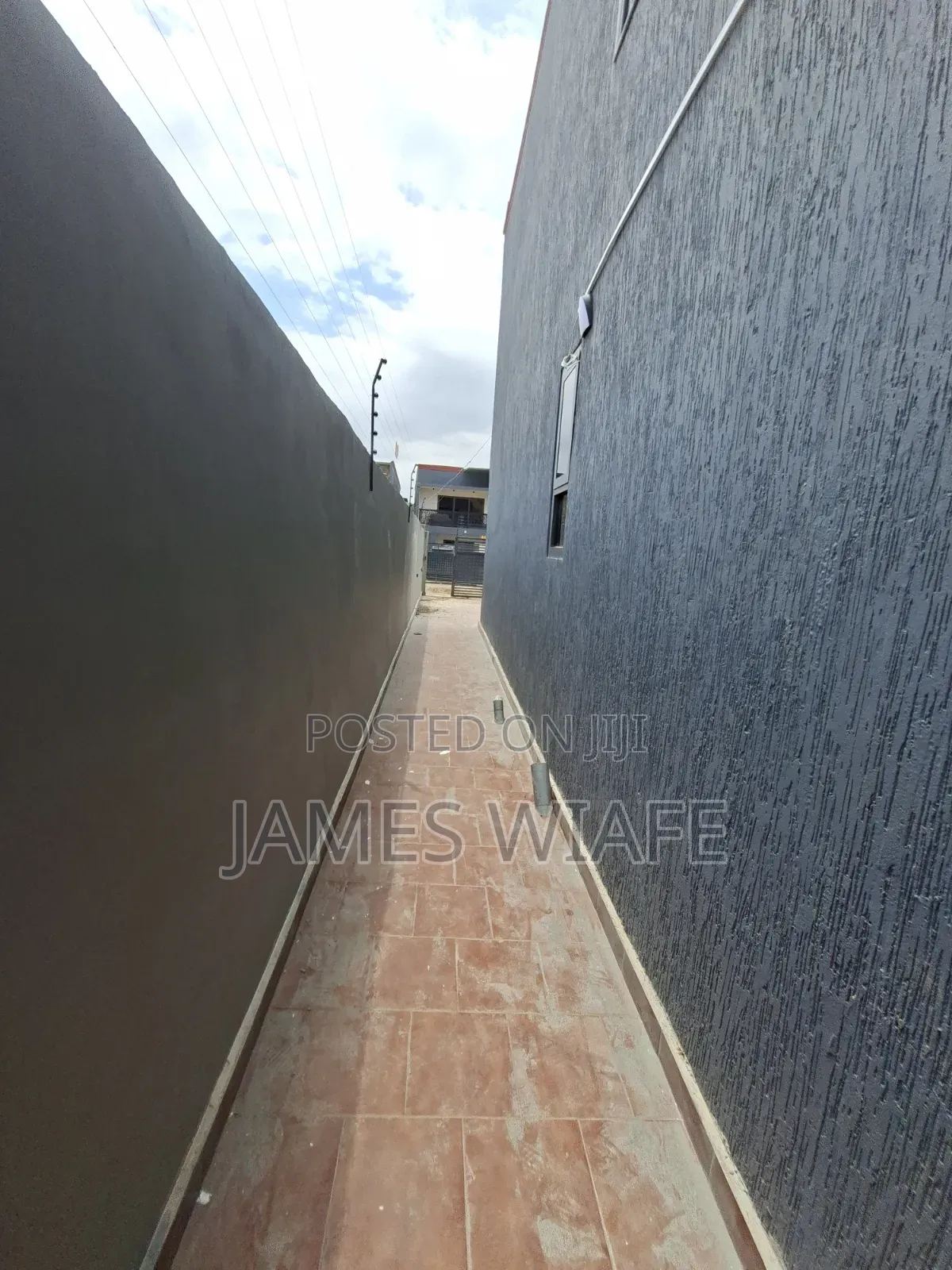 4bdrm Duplex in Kemt Jomes, Accra Metropolitan for sale