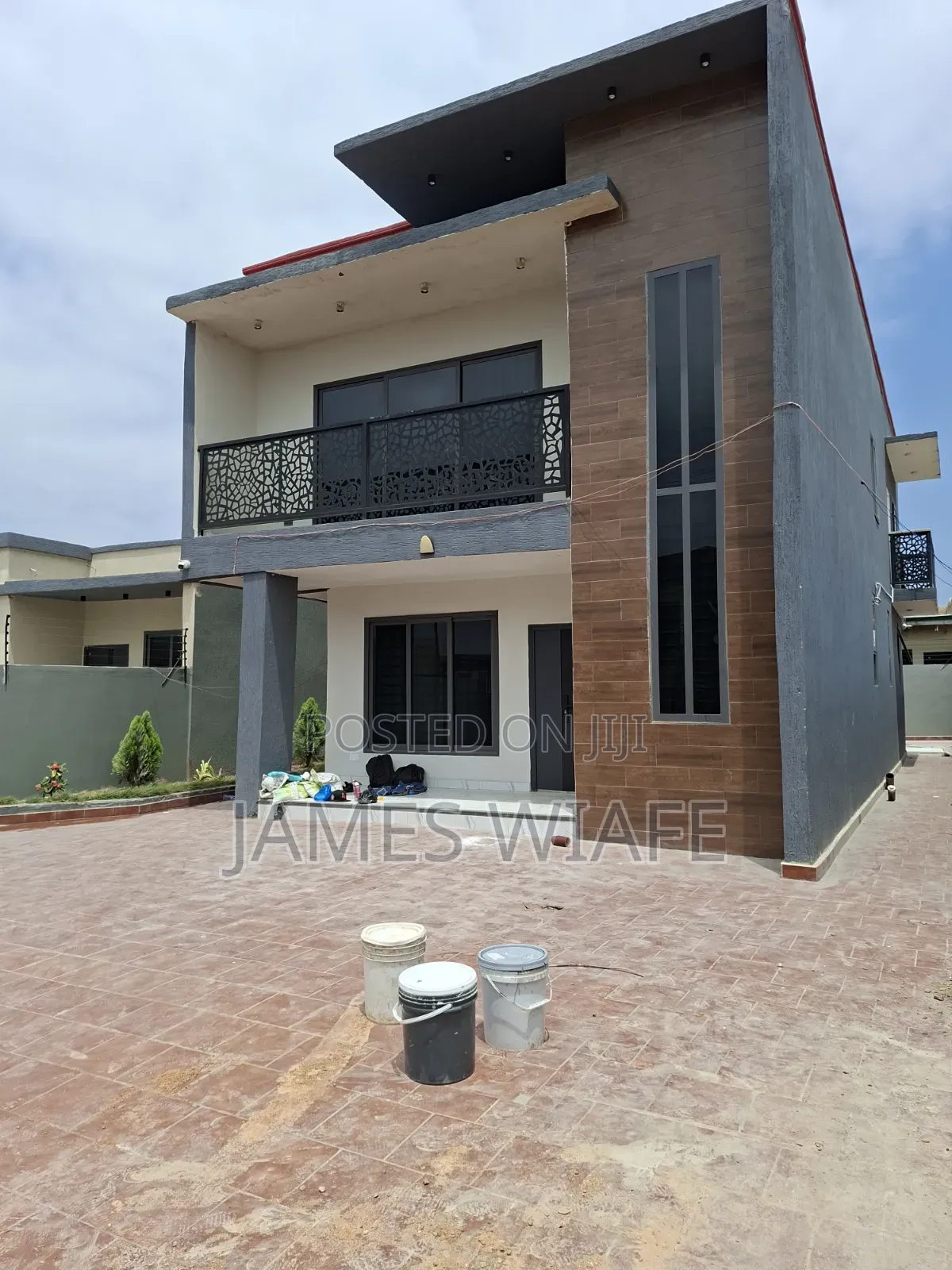 4bdrm Duplex in Kent Homes, Accra Metropolitan for sale
