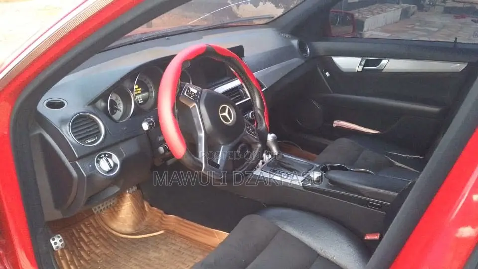 Mercedes-Benz C250 2013 Red
