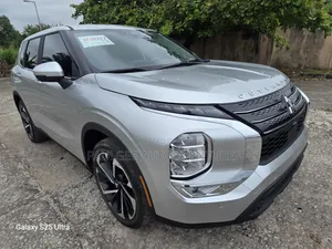 Mitsubishi Outlander SE 2022 Silver