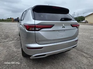 Mitsubishi Outlander SE 2022 Silver