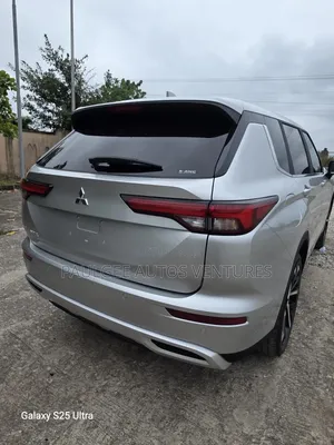 Mitsubishi Outlander SE 2022 Silver
