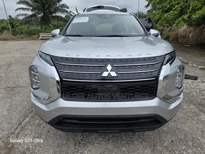 Mitsubishi Outlander SE 2022 Silver