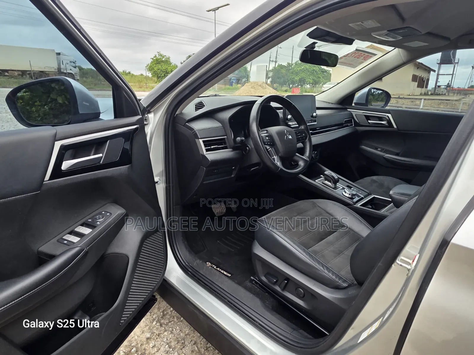 Mitsubishi Outlander SE 2022 Silver