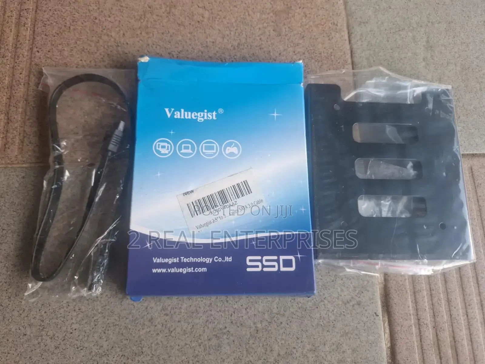 Valuegist 2.5" to 3.5" SSD/HDD Metal Mounting Kit With SATA Cable
