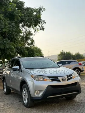 Toyota RAV4 XLE 4dr SUV (2.5L 4cyl 6A) 2015 Silver