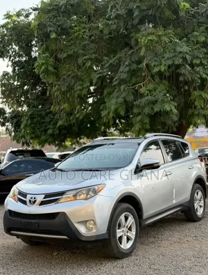 Toyota RAV4 XLE 4dr SUV (2.5L 4cyl 6A) 2015 Silver