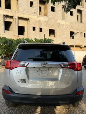 Toyota RAV4 XLE 4dr SUV (2.5L 4cyl 6A) 2015 Silver