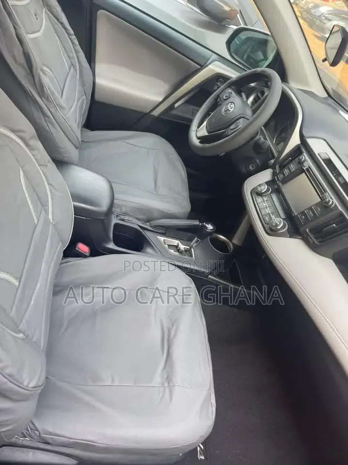 Toyota RAV4 XLE 4dr SUV (2.5L 4cyl 6A) 2015 Silver