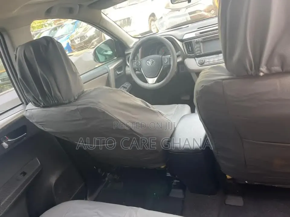 Toyota RAV4 XLE 4dr SUV (2.5L 4cyl 6A) 2015 Silver