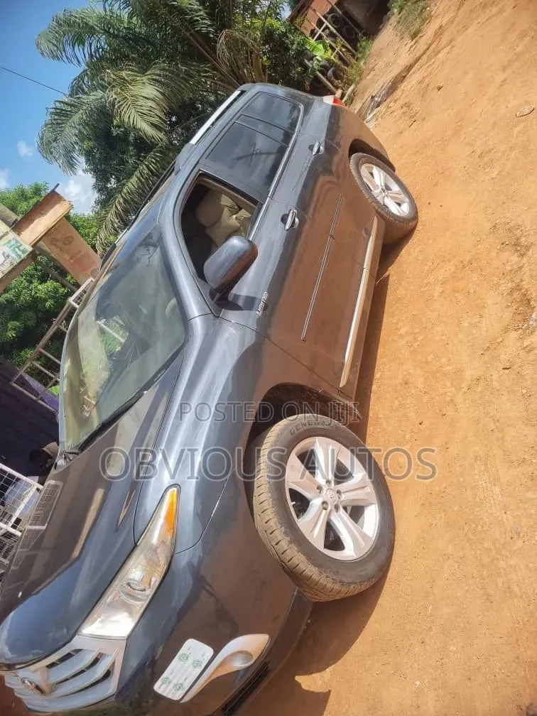 Toyota Highlander 2.7L 2WD 2013 Gray