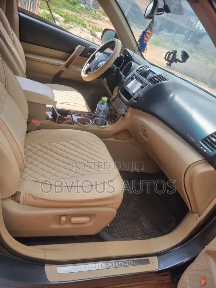 Toyota Highlander 2.7L 2WD 2013 Gray