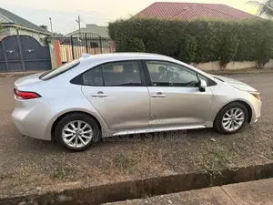 Toyota Corolla LE 2022 Silver
