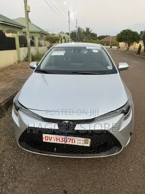 Toyota Corolla LE 2022 Silver