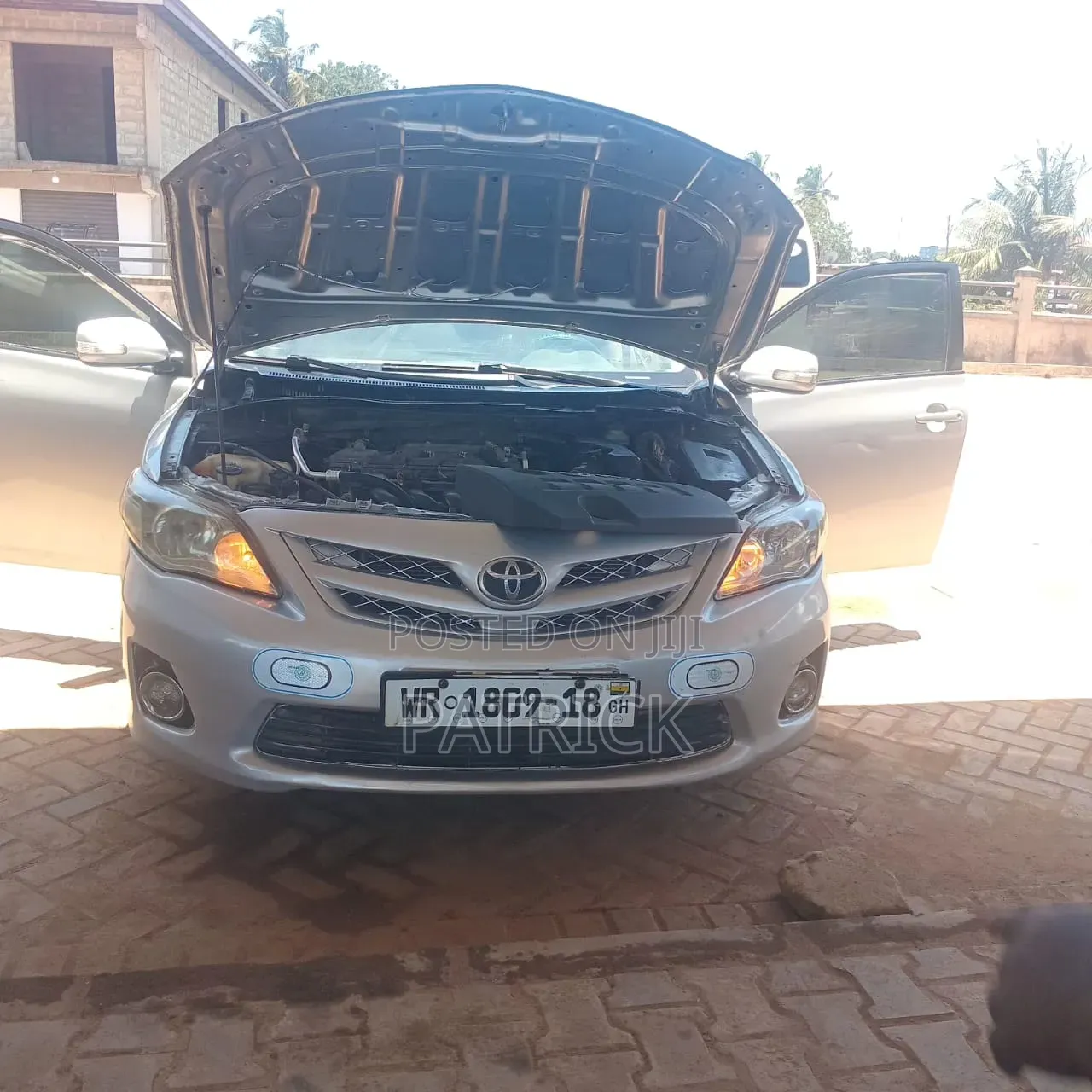 Toyota Corolla LE 4dr Sedan (1.8L 4cyl 4A) 2011 Silver