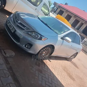 Toyota Corolla LE 4dr Sedan (1.8L 4cyl 4A) 2011 Silver