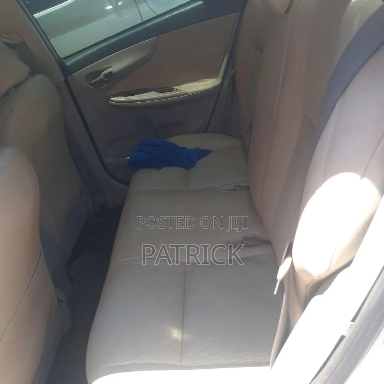 Toyota Corolla LE 4dr Sedan (1.8L 4cyl 4A) 2011 Silver