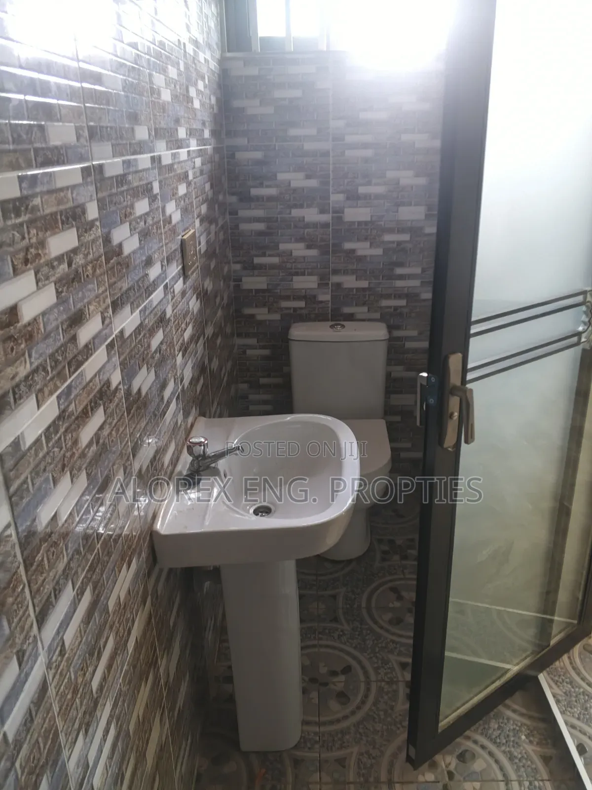1bdrm Apartment in 2 Washrooms, Adenta, Malejor for rent