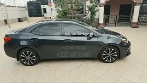 Toyota Corolla XSE 4dr Sedan (1.8L 4cyl CVT) 2017 Gray