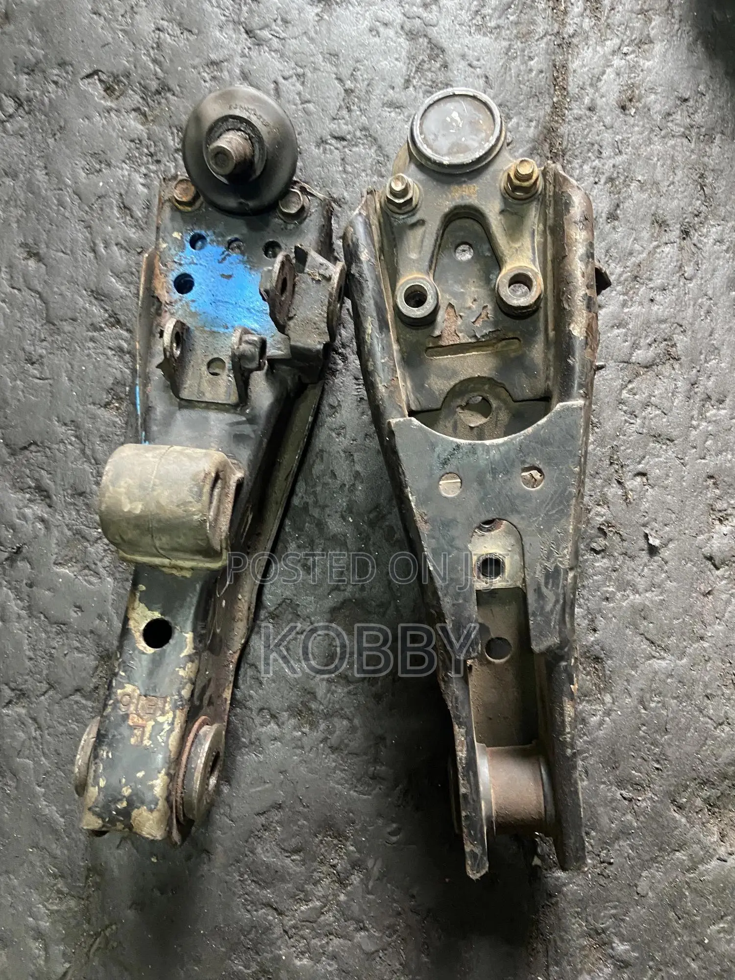 Toyota Hiace / Fish, Lower Arm /Control Arm Complete -Japan/Korea Used