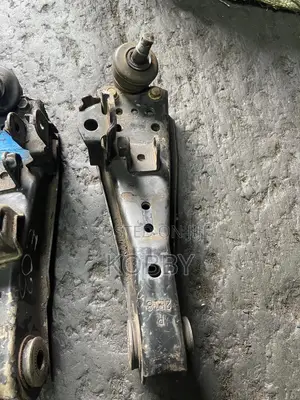 Toyota Hiace / Fish, Lower Arm /Control Arm Complete -Japan/Korea Used