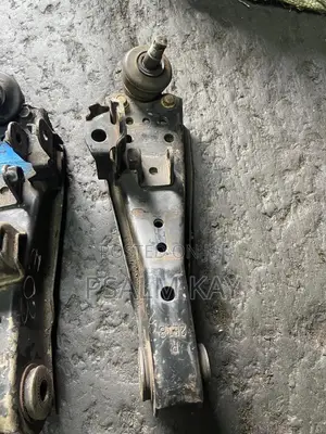 Toyota Hiace / Fish, Lower Arm /Control Arm Complete -Japan/Korea Used