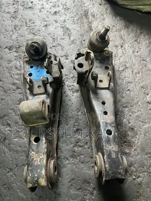 Toyota Hiace / Fish, Lower Arm /Control Arm Complete -Japan/Korea Used
