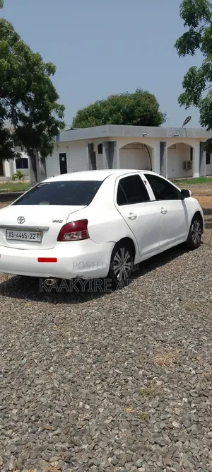 Toyota Yaris Base Hatchback 3dr 2010 White