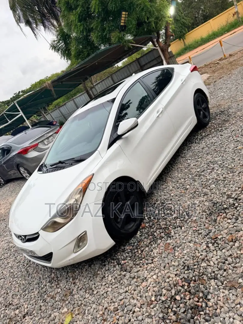 Hyundai Elantra Limited Sedan FWD (1.8L 4cyl 6A) 2013 White