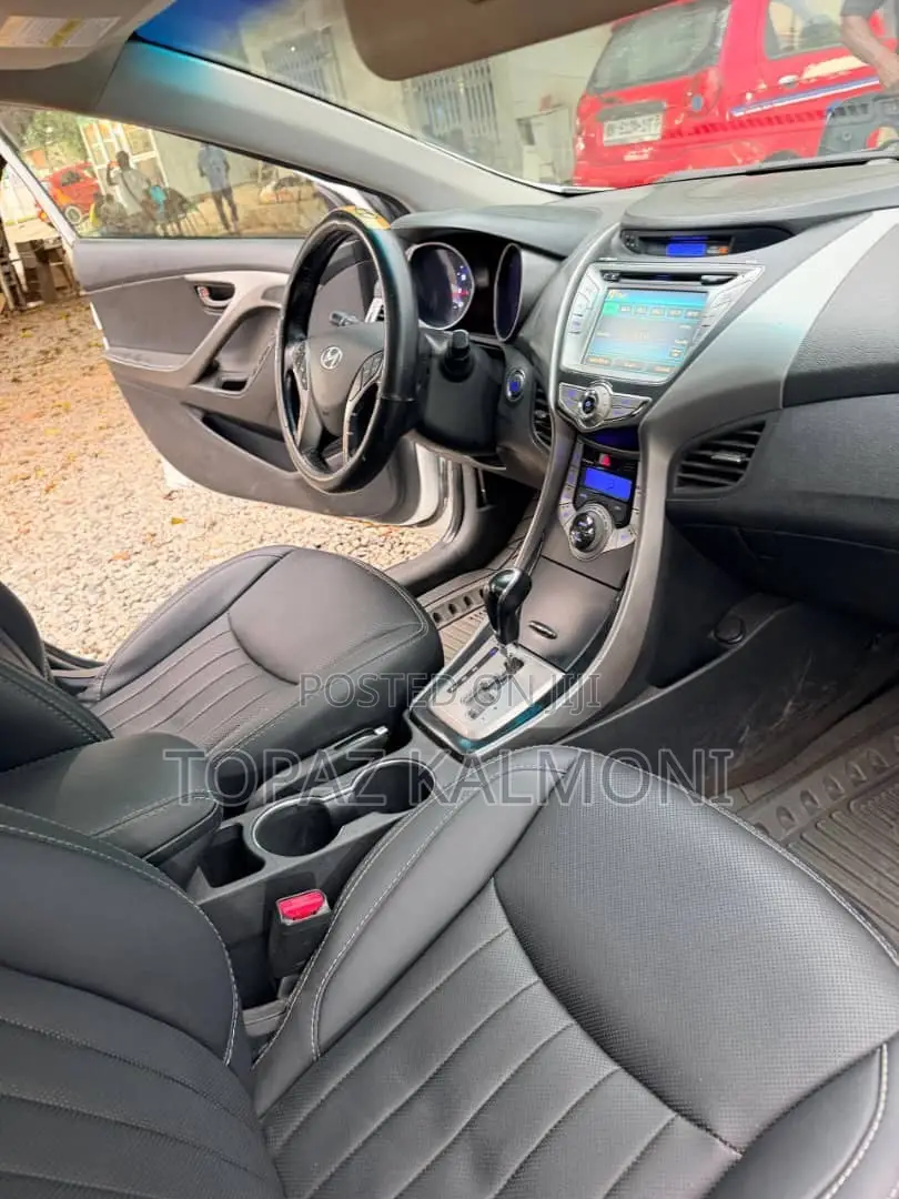 Hyundai Elantra Limited Sedan FWD (1.8L 4cyl 6A) 2013 White