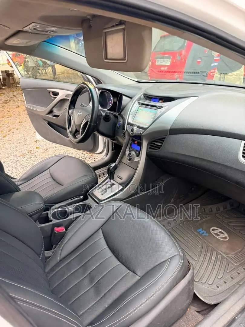 Hyundai Elantra Limited Sedan FWD (1.8L 4cyl 6A) 2013 White