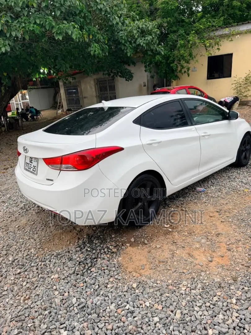 Hyundai Elantra Limited Sedan FWD (1.8L 4cyl 6A) 2013 White