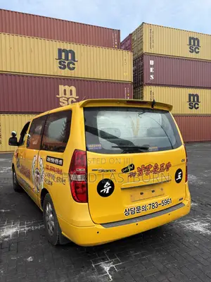 Hyundai Starex 2015 Yellow