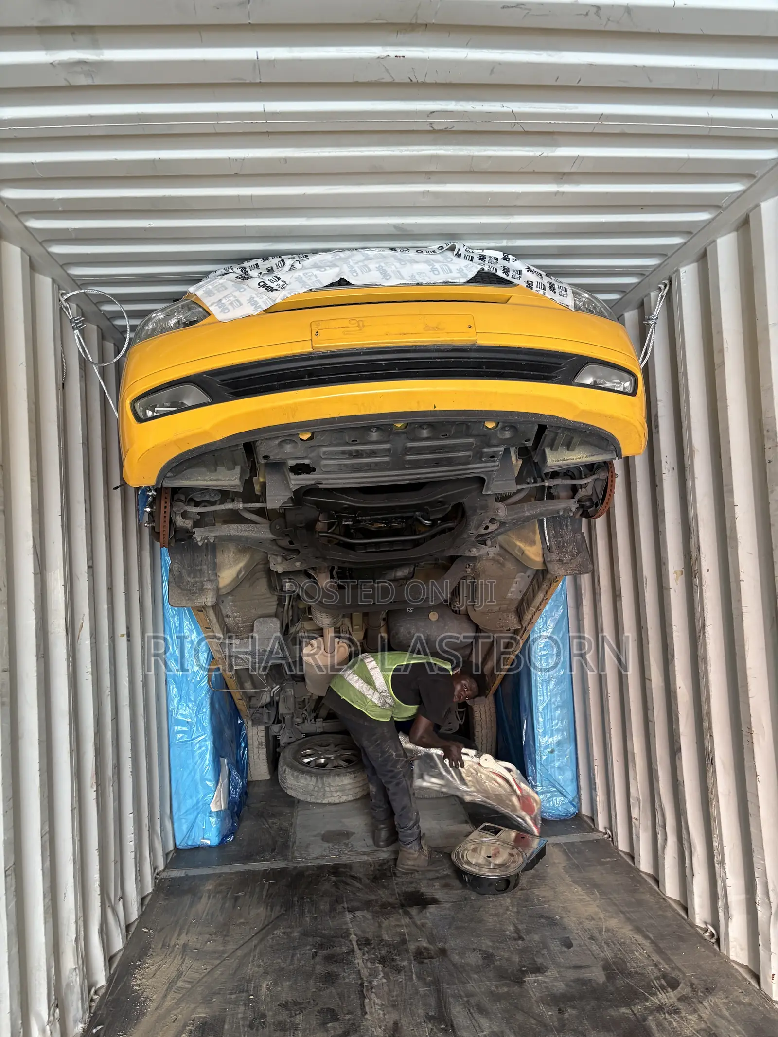 Hyundai Starex 2015 Yellow
