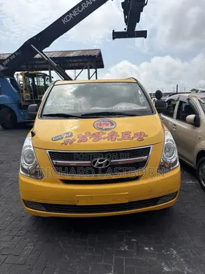 Hyundai Starex 2015 Yellow