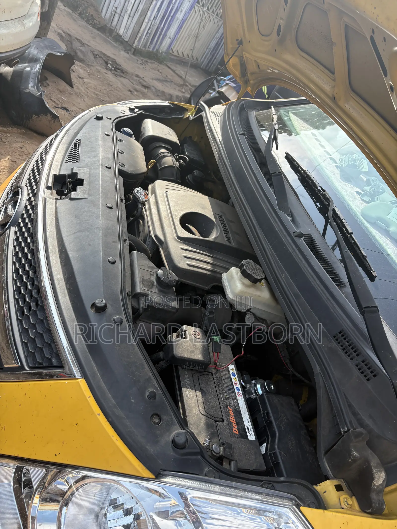 Hyundai Starex 2015 Yellow
