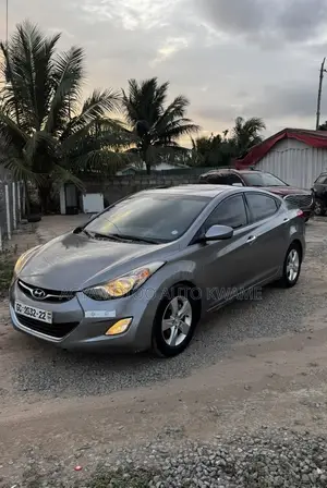 Hyundai Elantra Limited Sedan FWD (1.8L 4cyl 6A) 2013 Silver