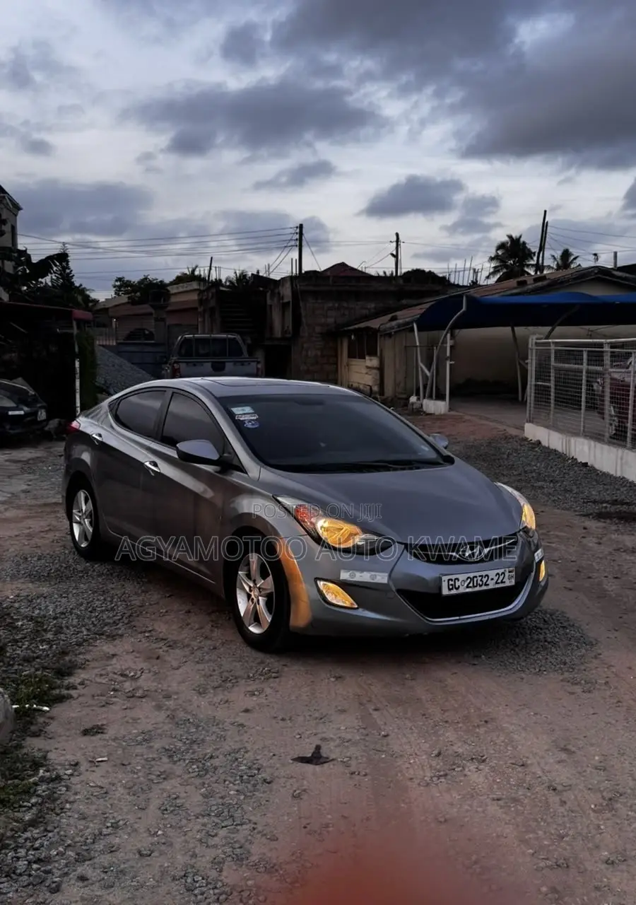 Hyundai Elantra Limited Sedan FWD (1.8L 4cyl 6A) 2013 Silver