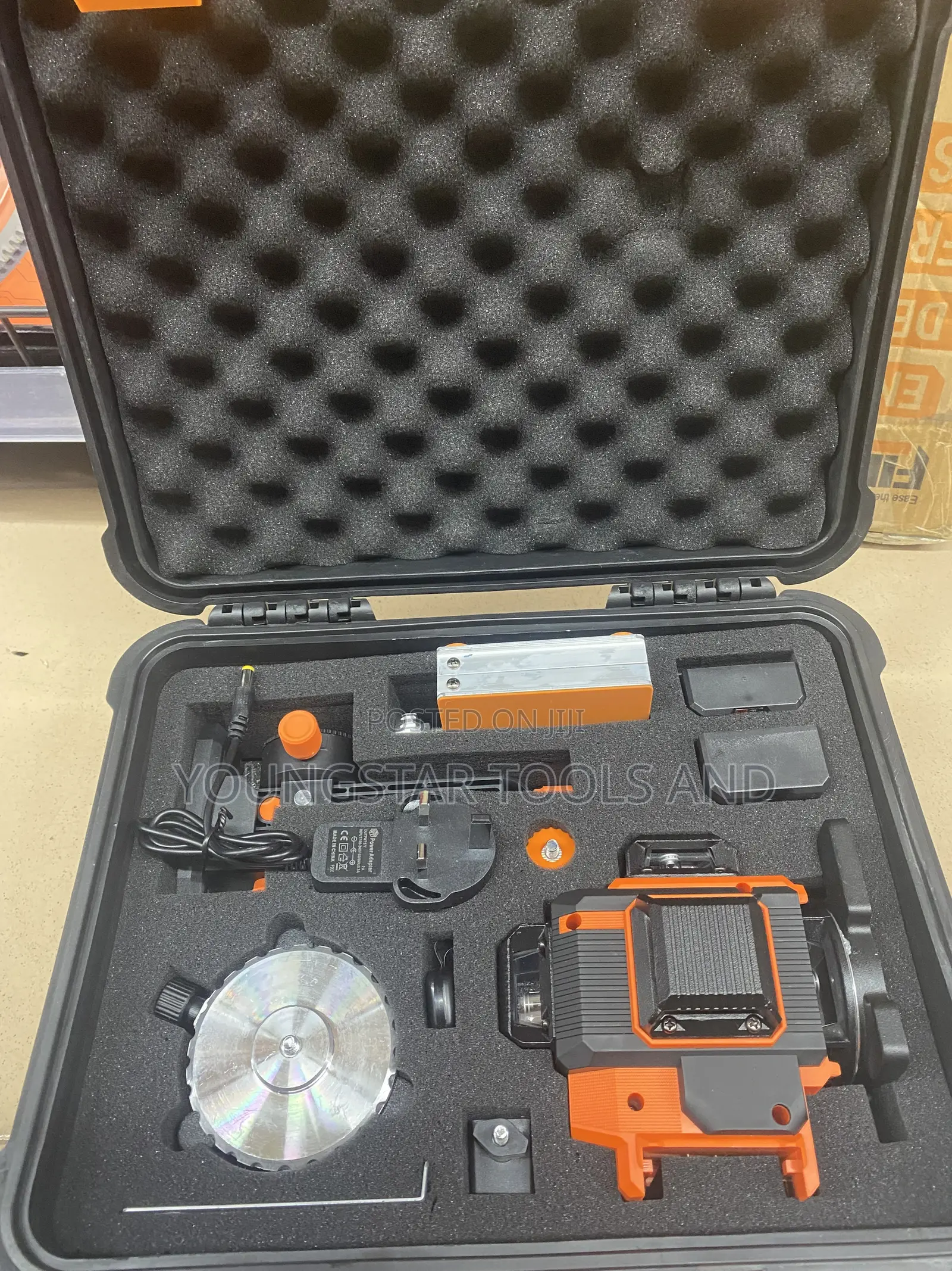 Finder 16 Lines Green Laser Level + Tripod | Self-Leveling