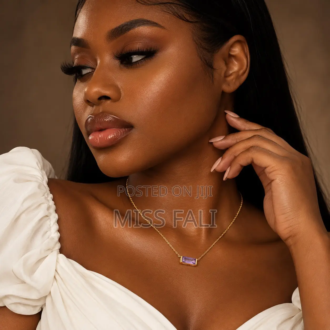 Subtle Line Necklace.