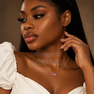 Subtle Line Necklace.
