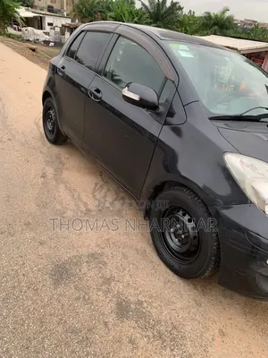 Toyota Vitz 1.5 FWD 5dr 2010 Black